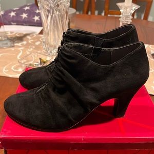 Aerosoles Black Suede Booties Size 10